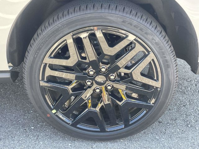 New 2027 Ford Expedition Platinum w/ Stealth Performance Package AWD/4WD image 7