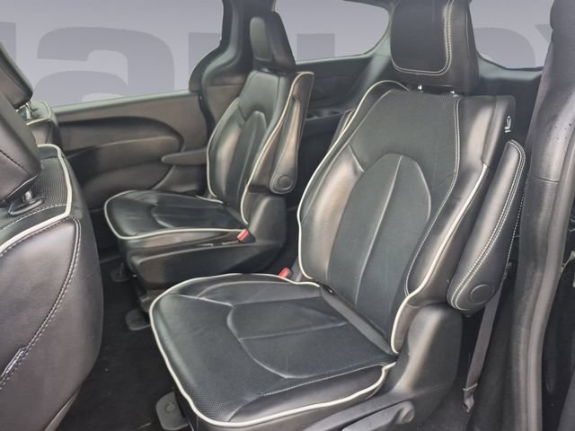 Used 2024 Chrysler Pacifica Premium FWD image 16