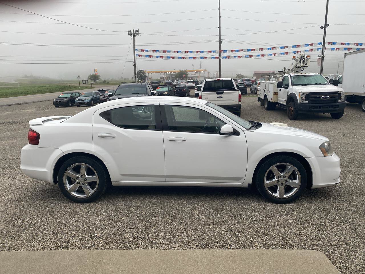 Used 2013 Dodge Avenger SXT w/ Rallye Appearance Group FWD image 2