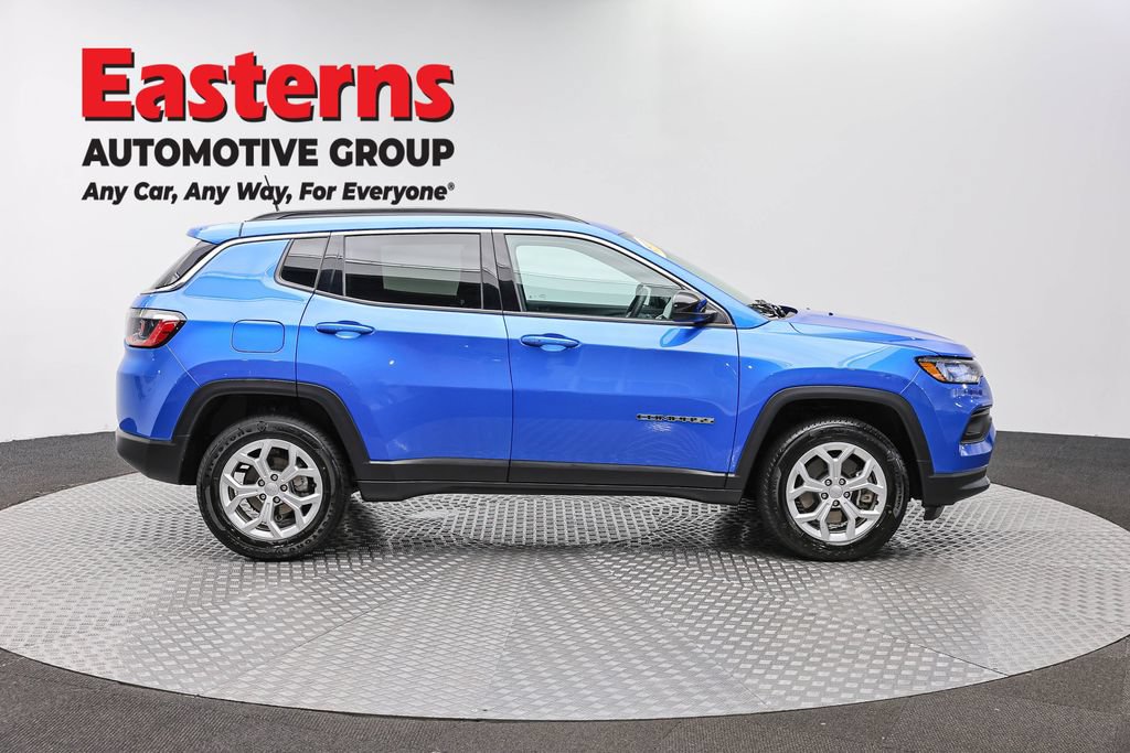 Used 2024 Jeep Compass Latitude AWD/4WD image 4