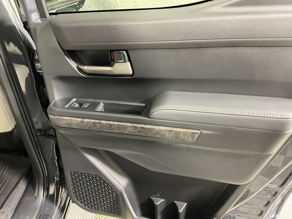 Used 2025 Toyota Tacoma Limited AWD/4WD image 18