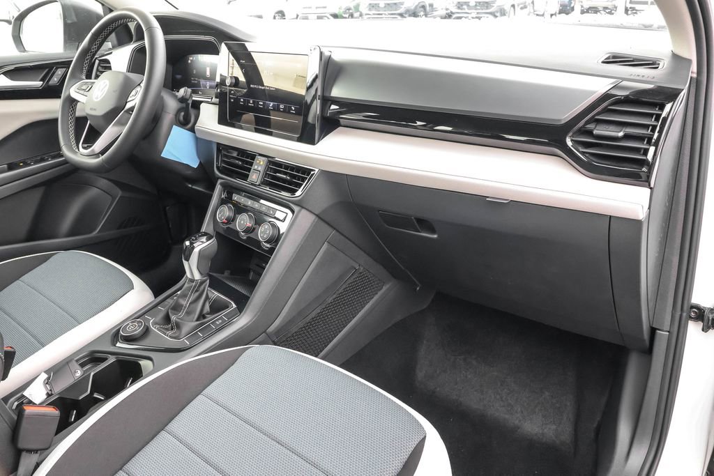 New 2026 Volkswagen Taos S image 39