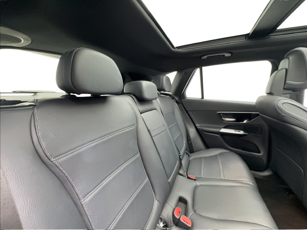 Used 2024 Mercedes-Benz GLC 300 image 28