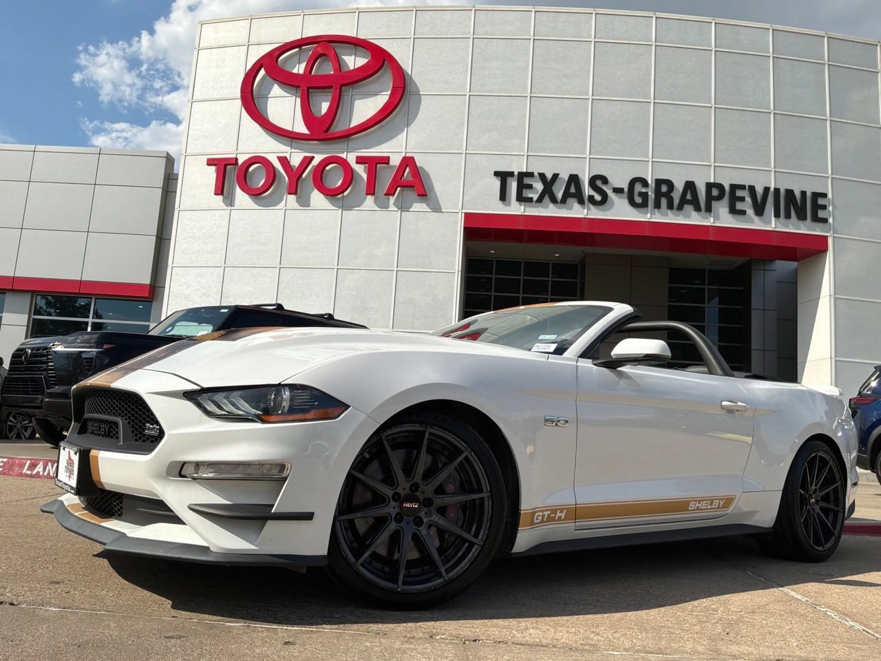 Used 2022 Ford Mustang GT Premium w/ GT Performance Package RWD image 3