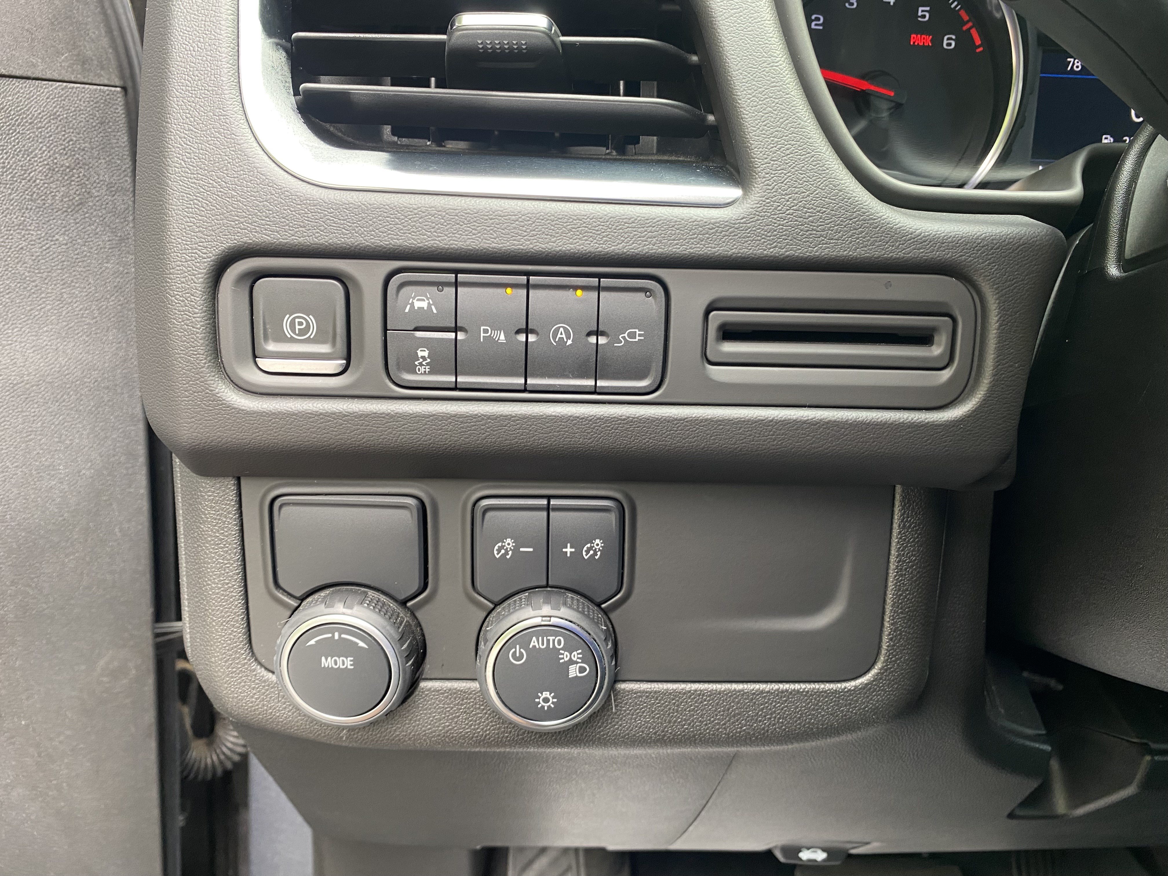 Used 2022 Chevrolet Tahoe LS RWD image 18
