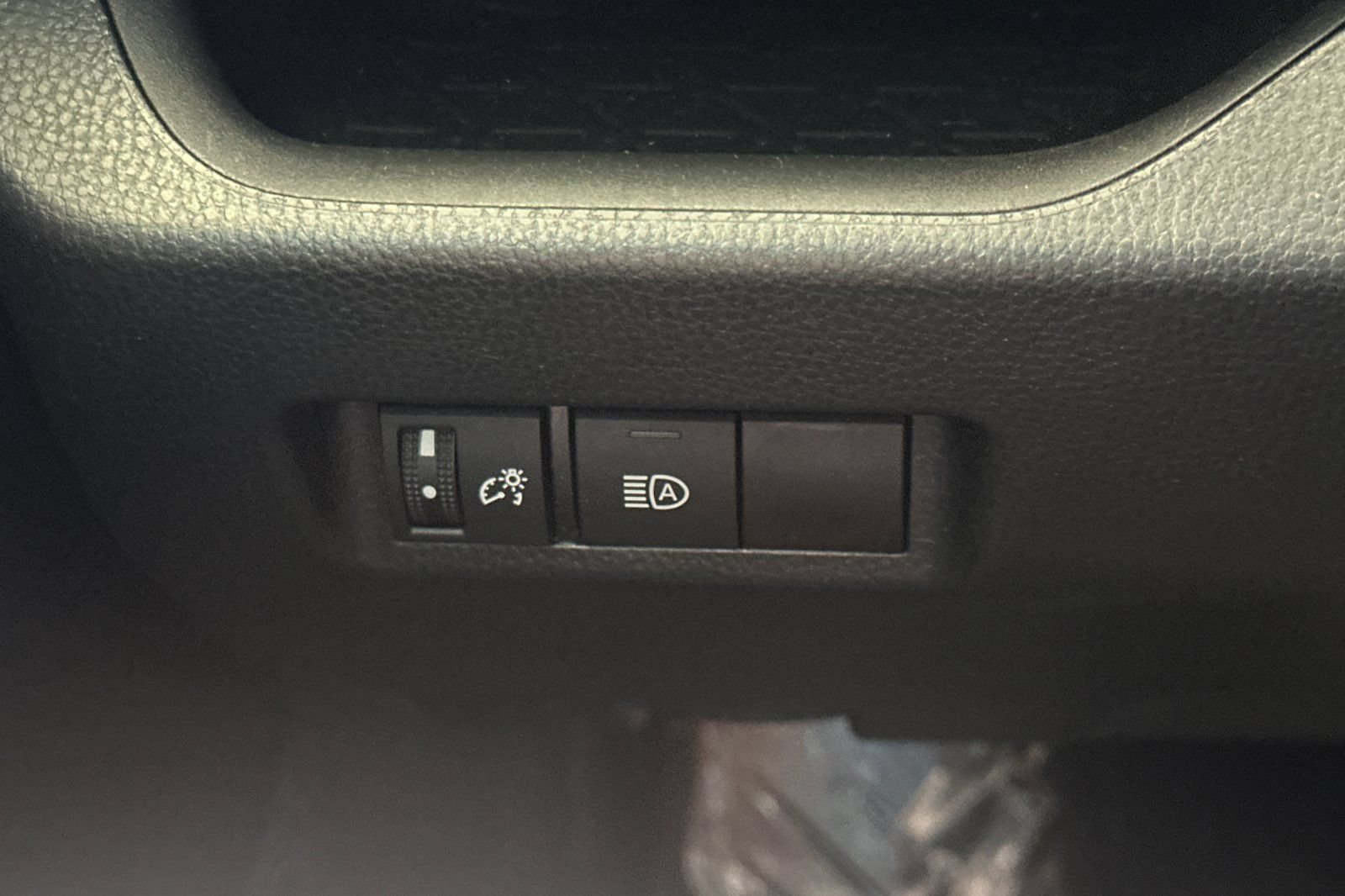 Certified 2023 Toyota RAV4 XLE AWD/4WD image 32