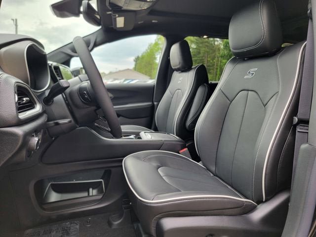 New 2027 Chrysler Pacifica Limited AWD/4WD image 19