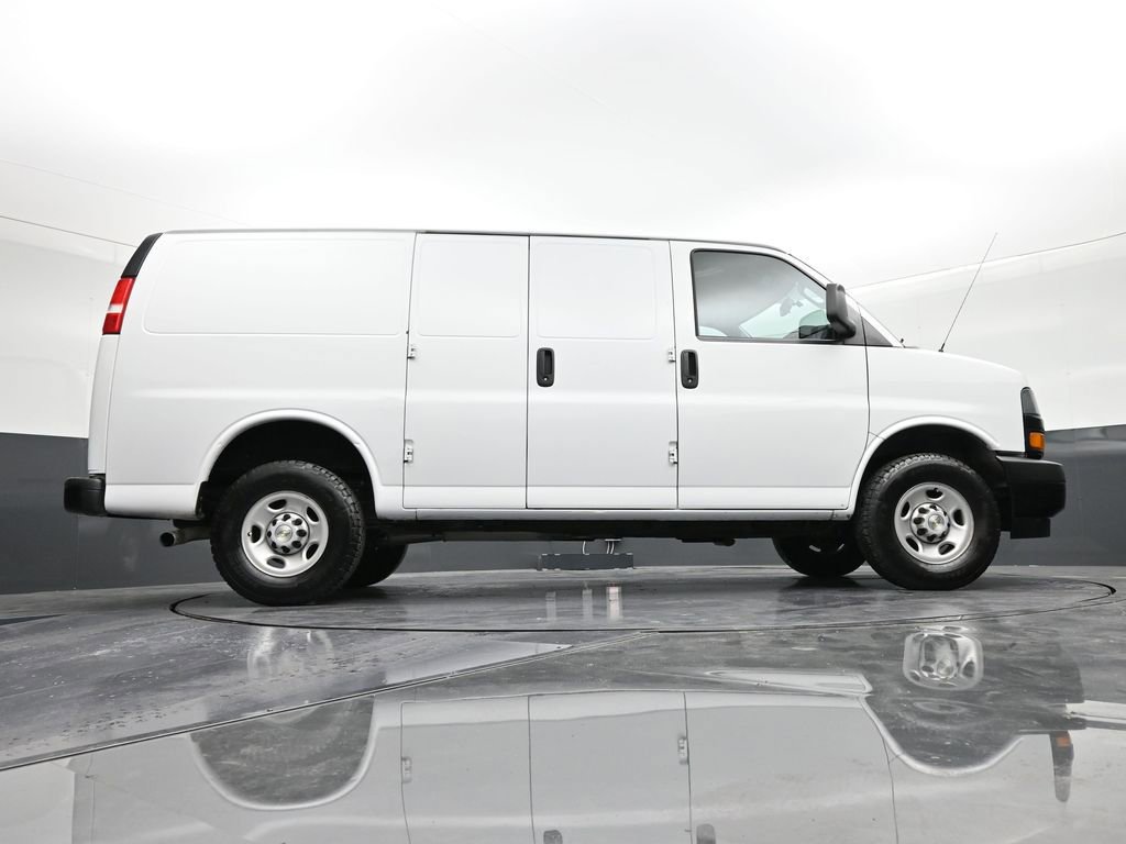 Used 2023 Chevrolet Express 2500 image 25