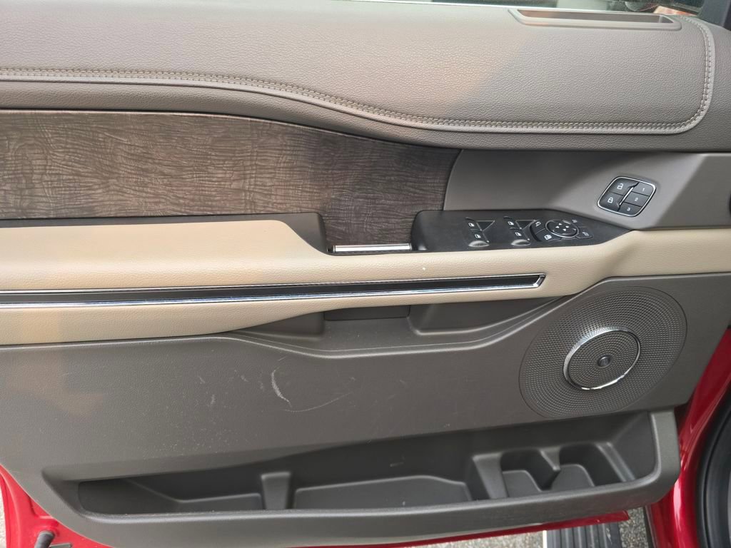 Used 2021 Ford Expedition Limited AWD/4WD image 10