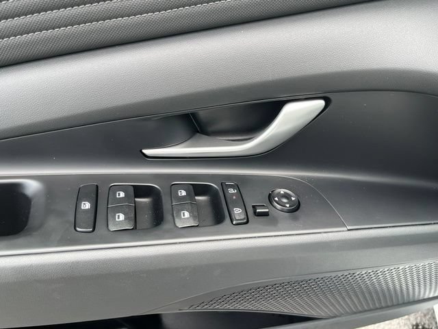 Used 2026 Hyundai Elantra Limited FWD image 13