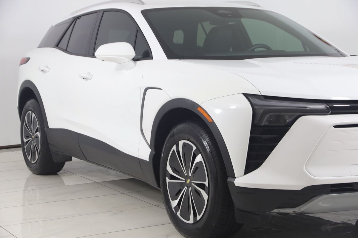 Used 2025 Chevrolet Blazer EV LT AWD/4WD image 37