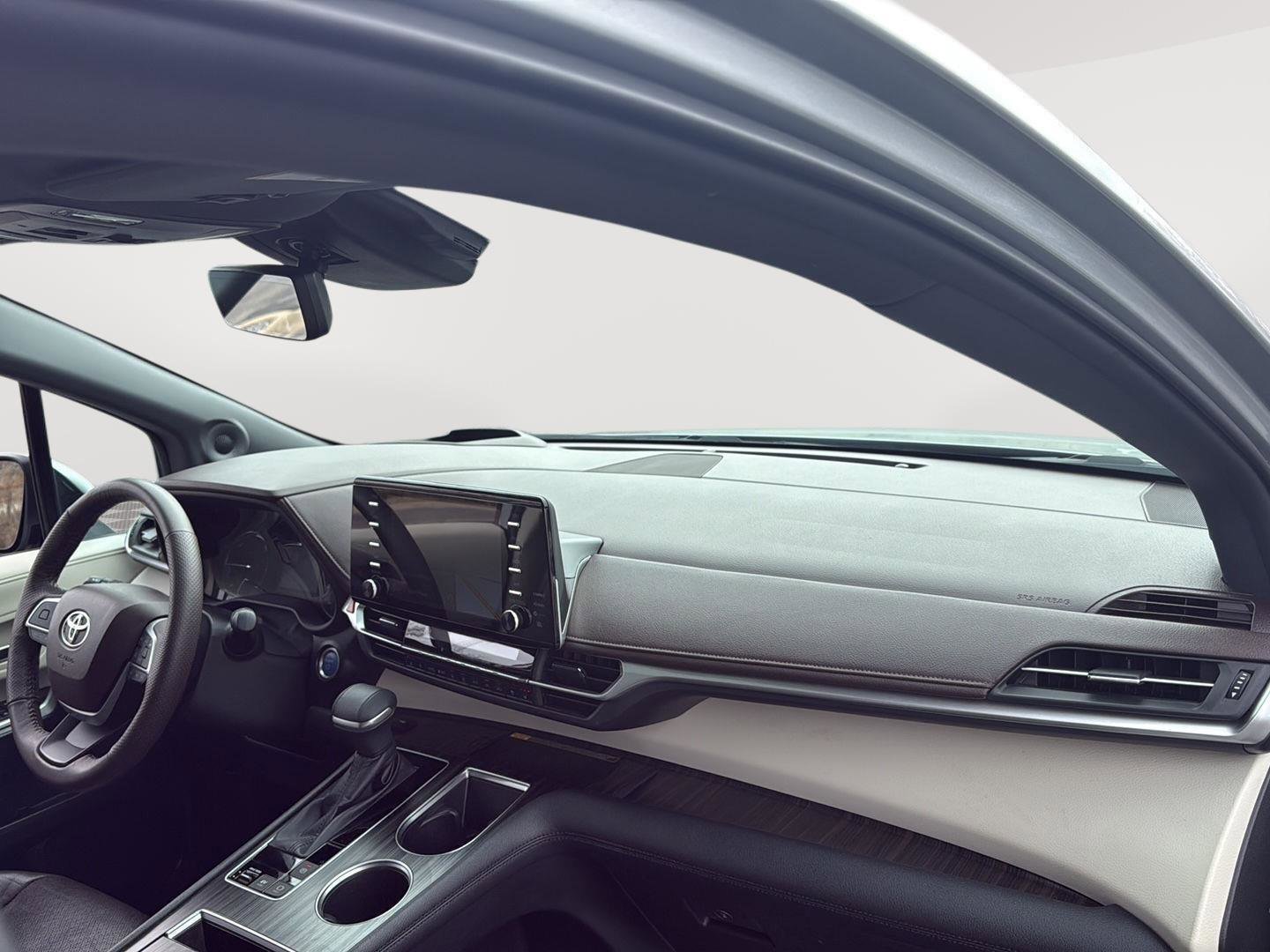 Used 2022 Toyota Sienna Platinum image 16