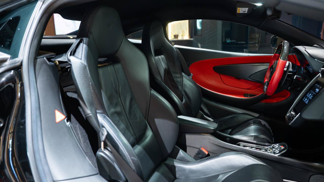 Used 2019 McLaren 600LT RWD image 12