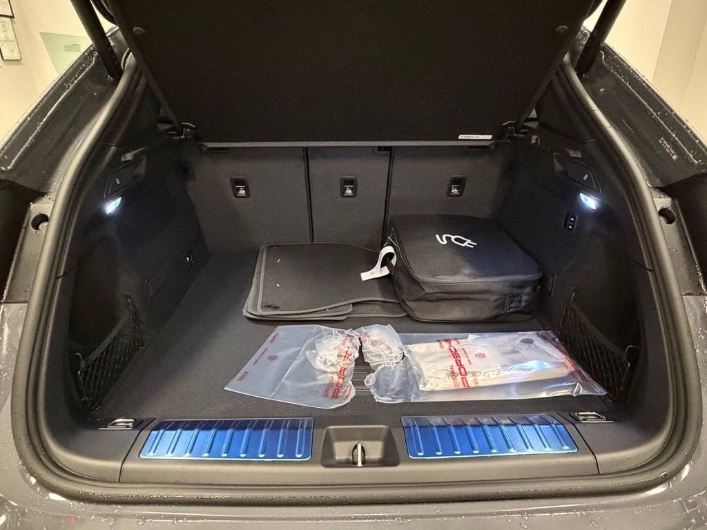 New 2025 Porsche Macan 4S Electric AWD/4WD image 21