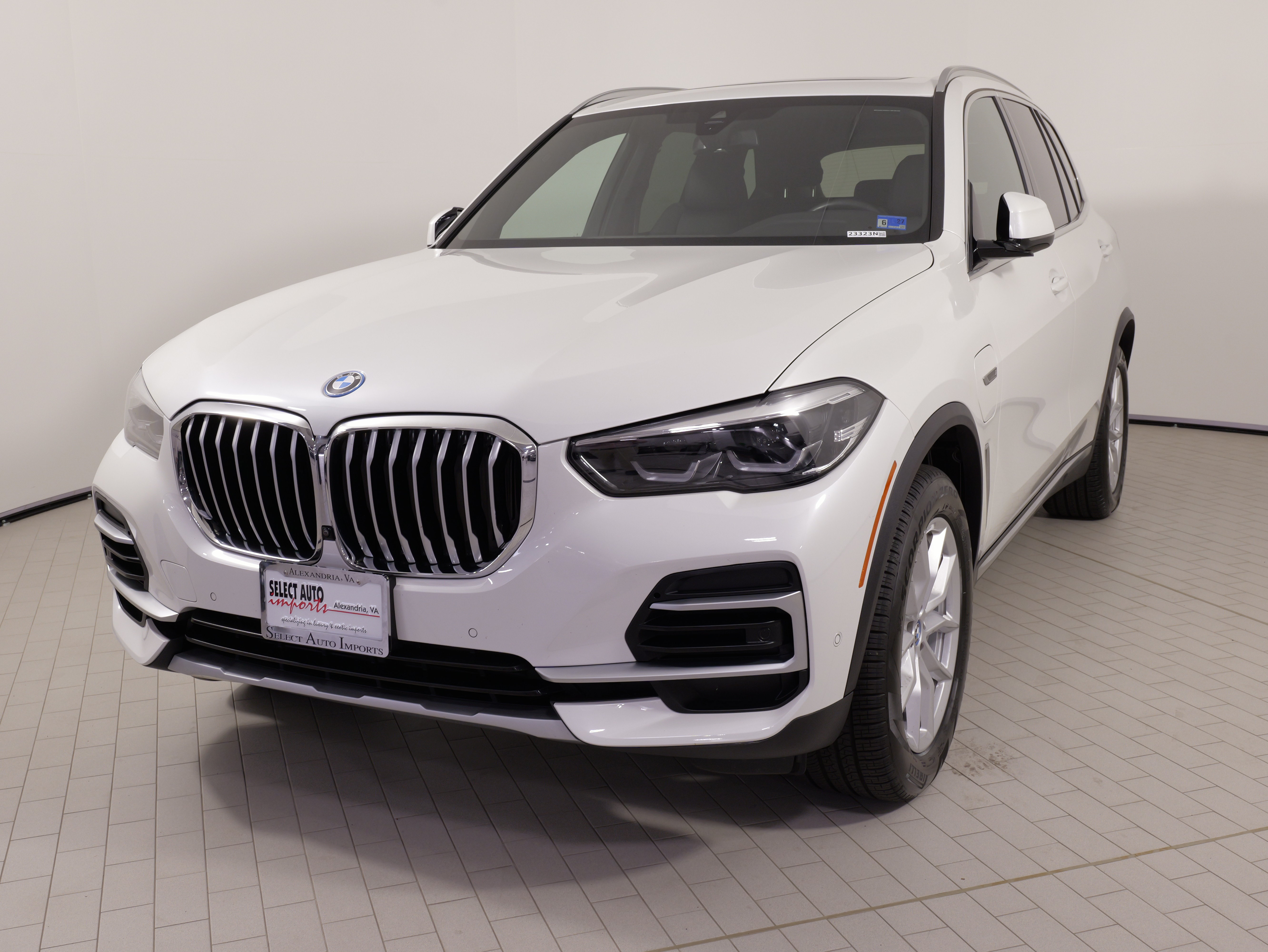 Used 2022 BMW X5 xDrive45e w/ Parking Assistance Package AWD/4WD image 5