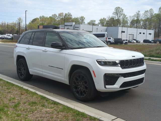 New 2026 Jeep Grand Cherokee Summit w/ Obsidian Package AWD/4WD image 15