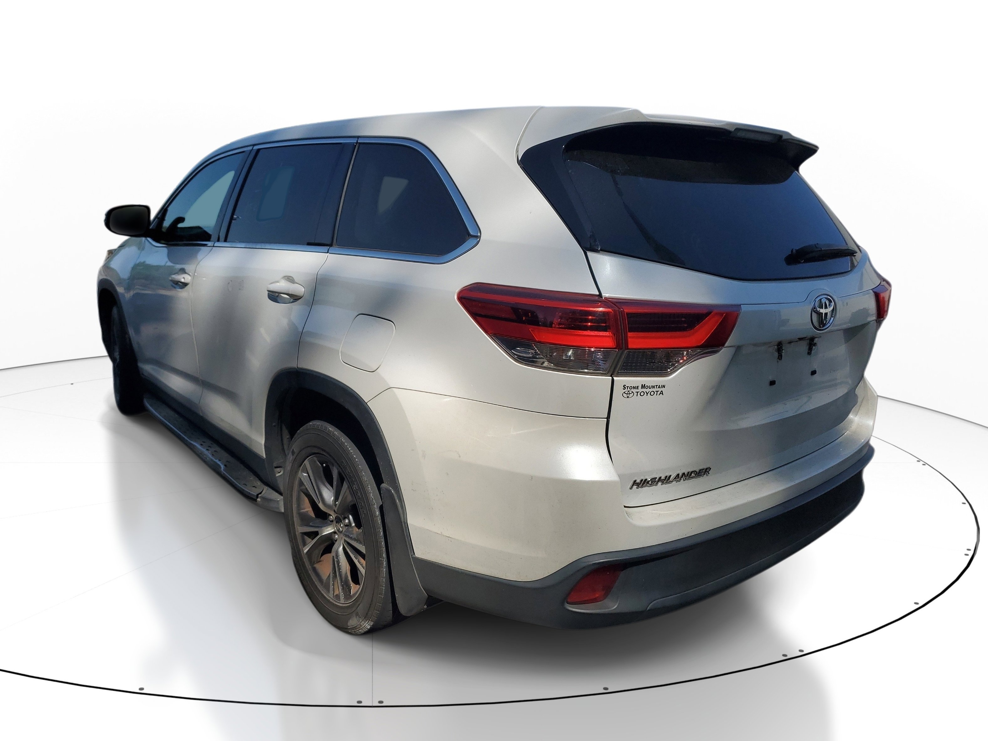 Used 2019 Toyota Highlander LE FWD image 9
