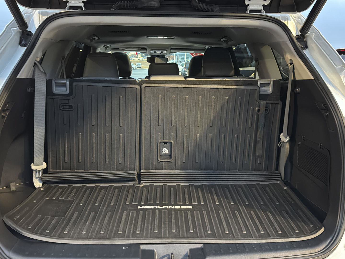 Used 2022 Toyota Highlander XLE image 31