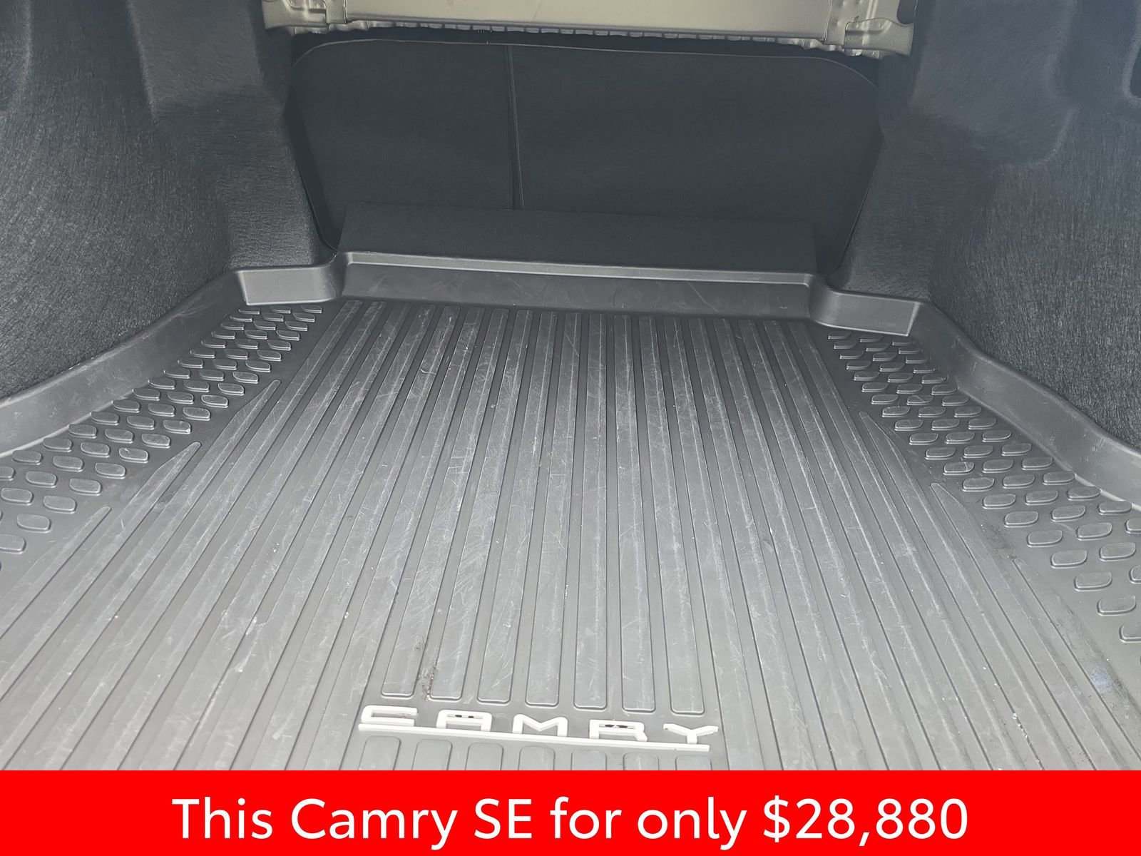 Used 2025 Toyota Camry SE image 18