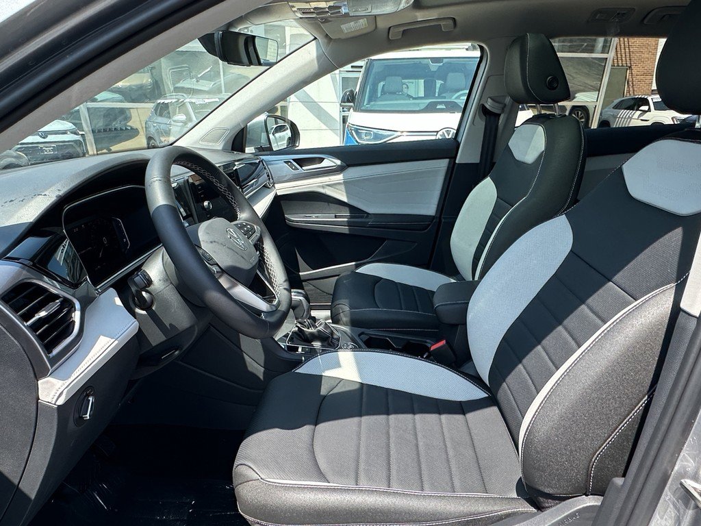 New 2025 Volkswagen Taos SEL image 16