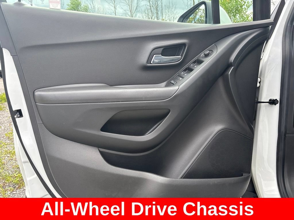 Used 2019 Chevrolet Trax LT w/ LT Convenience Package AWD/4WD image 16