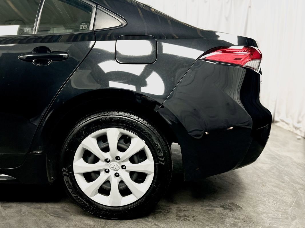 Used 2022 Toyota Corolla LE image 11