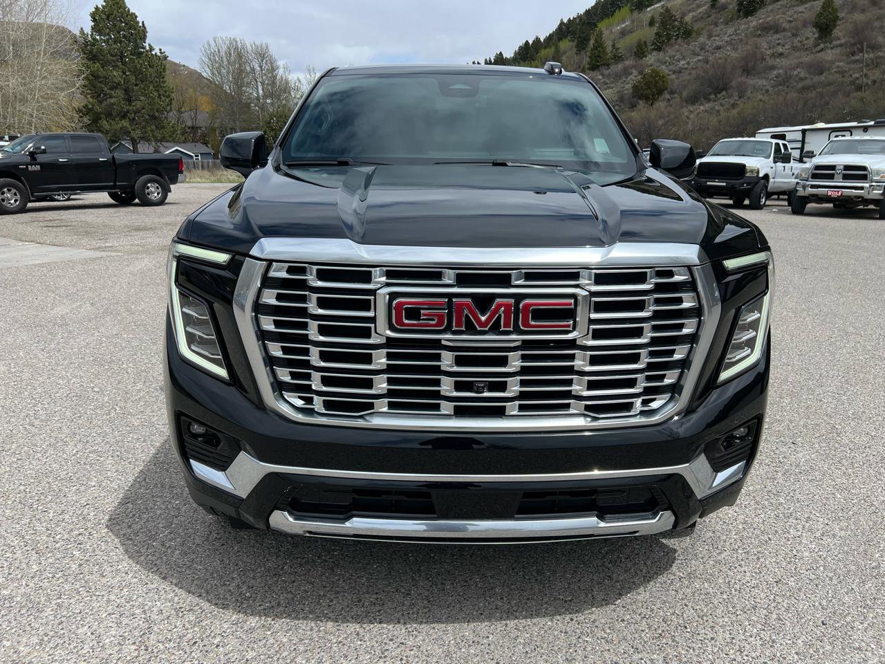 Used 2025 GMC Yukon XL Denali AWD/4WD image 8
