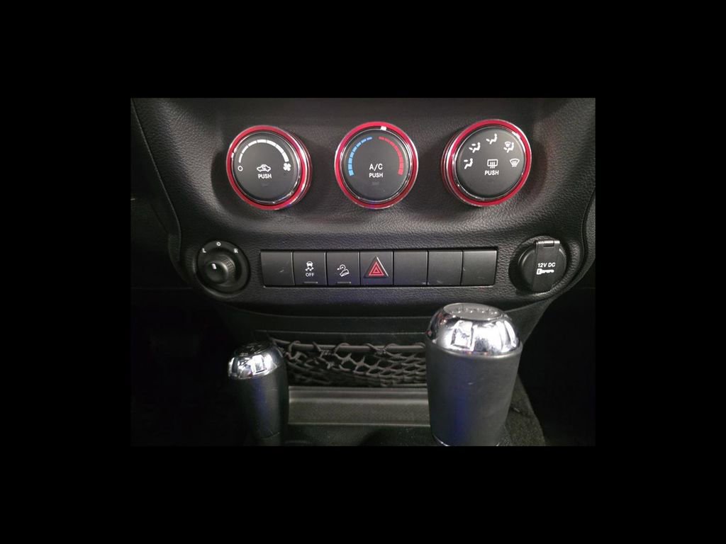 Used 2018 Jeep Wrangler Unlimited Sport S image 23