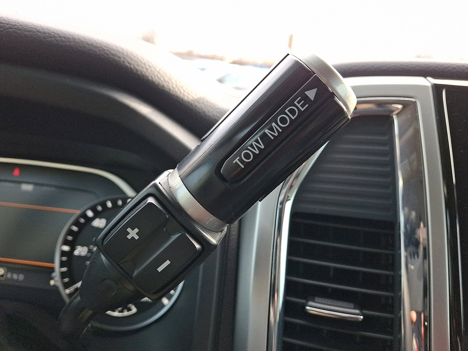 Used 2021 Nissan Titan SV w/ SV Convenience Package image 13