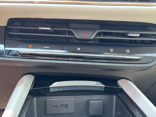 Used 2024 Buick Envision Avenir AWD/4WD image 26