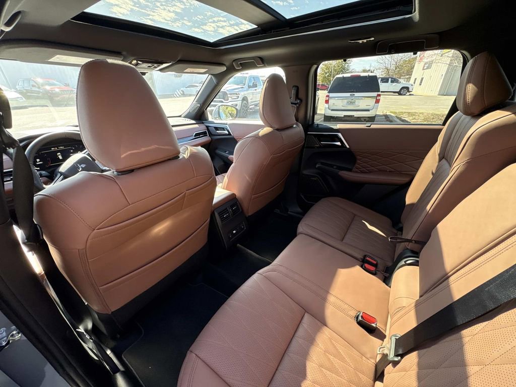 New 2026 Mitsubishi Outlander SEL image 14