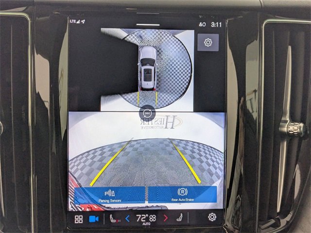 Used 2025 Volvo XC60 B5 Plus image 22