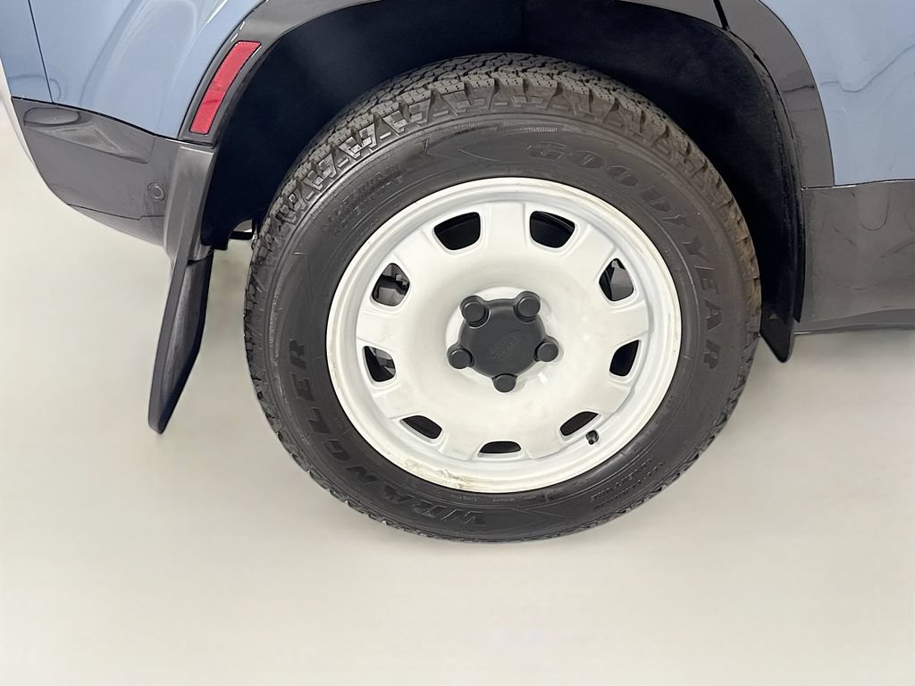 Certified 2025 Land Rover Defender 110 S AWD/4WD image 32