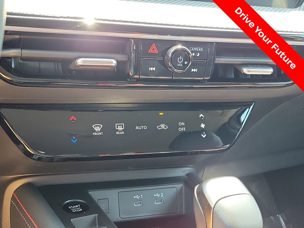 Certified 2025 Nissan Kicks SR FWD image 13