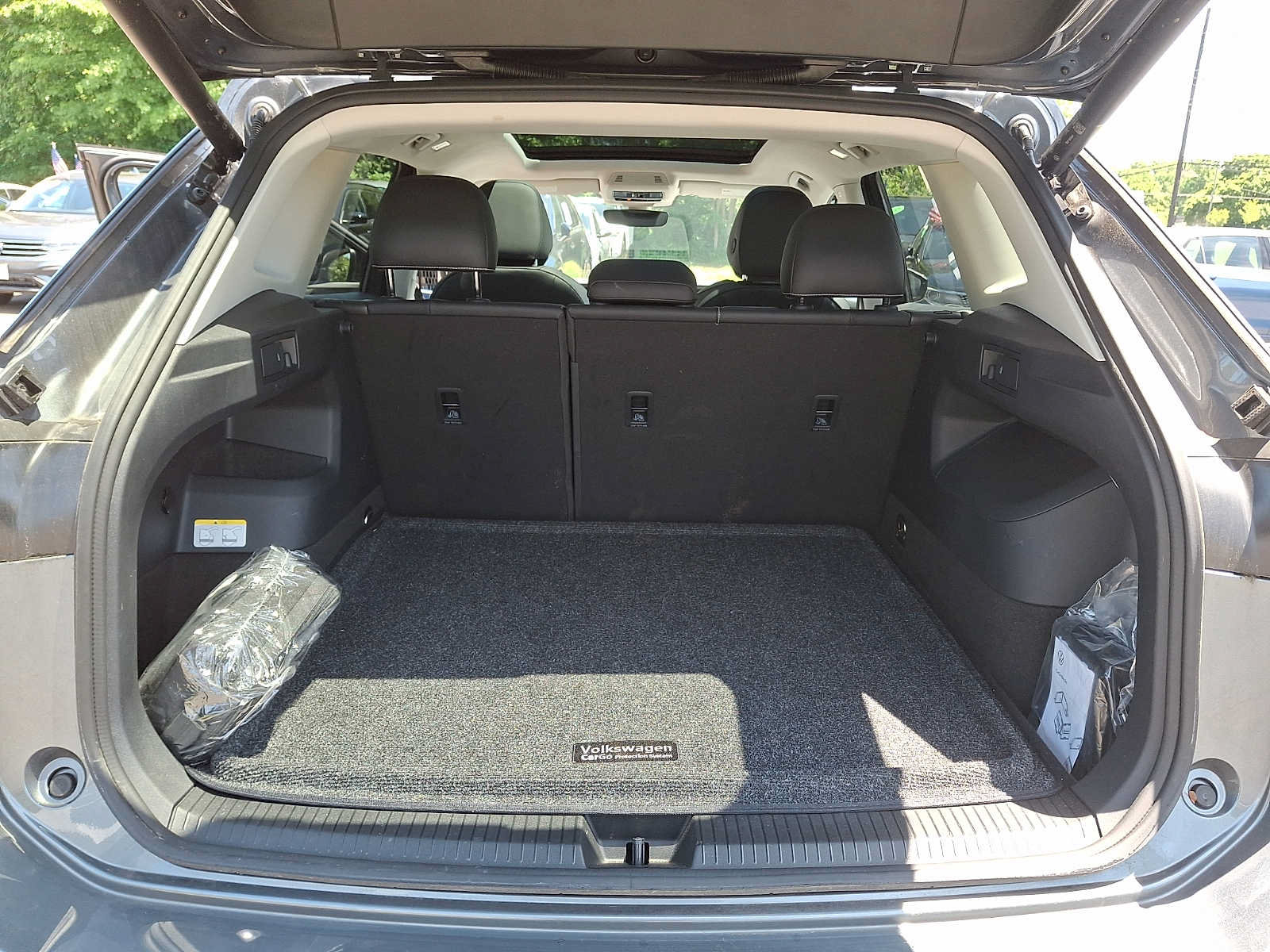 Used 2025 Volkswagen Tiguan SE w/ Panoramic Sunroof Package AWD/4WD image 26