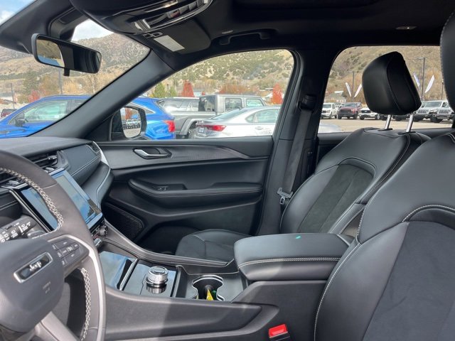 Used 2025 Jeep Grand Cherokee L Altitude image 14