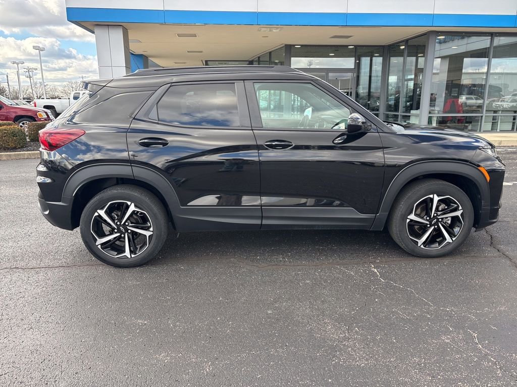 Used 2022 Chevrolet TrailBlazer RS w/ Sun and Liftgate Package image 6