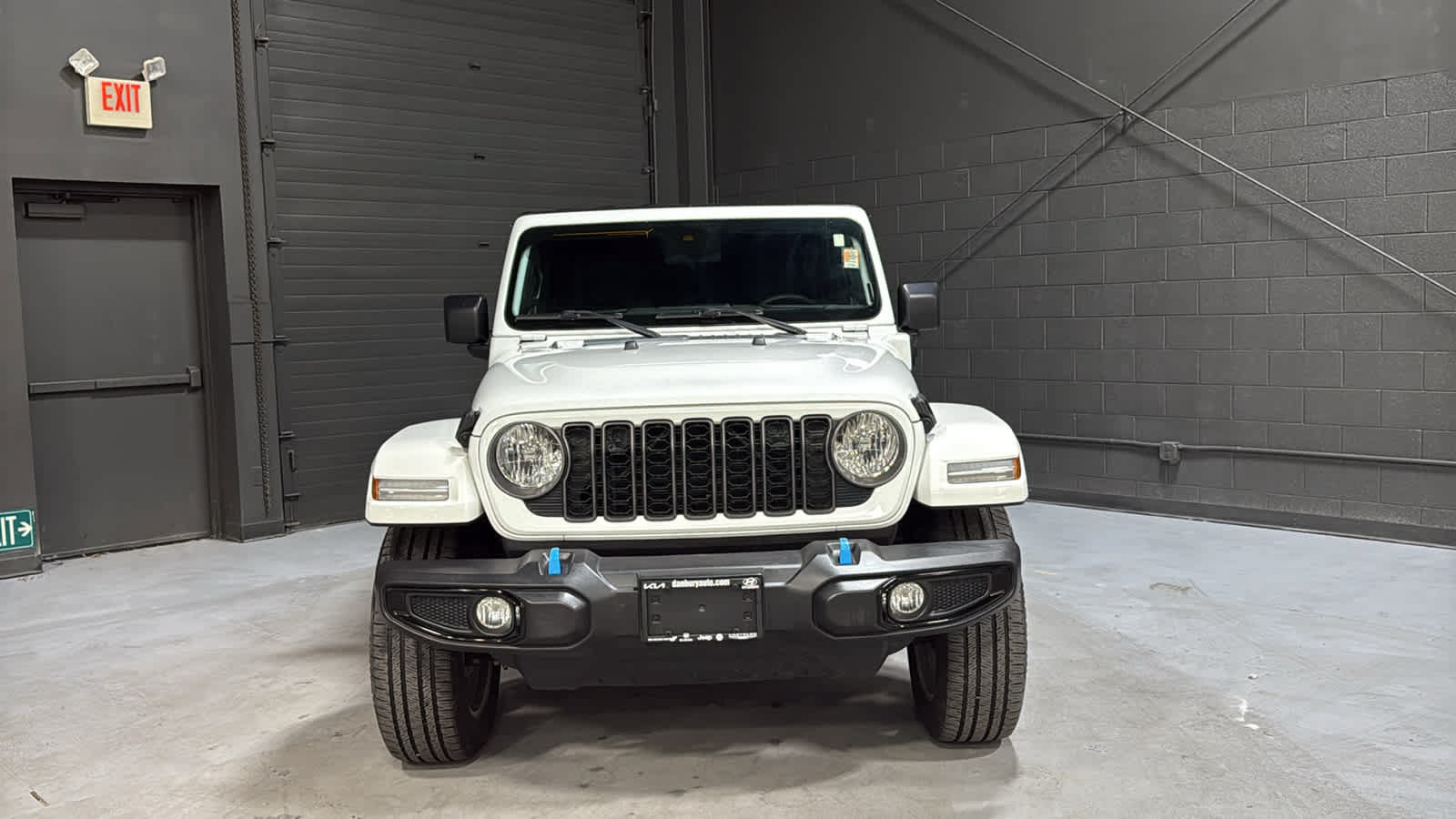 Certified 2024 Jeep Wrangler Unlimited w/ Convenience Group AWD/4WD image 2
