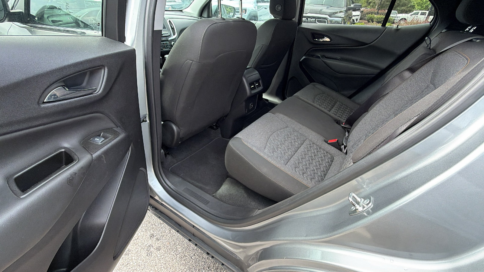 Used 2024 Chevrolet Equinox LT FWD image 23