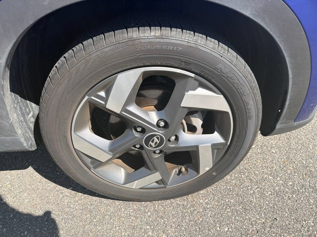 Used 2025 Hyundai Venue SEL FWD image 9