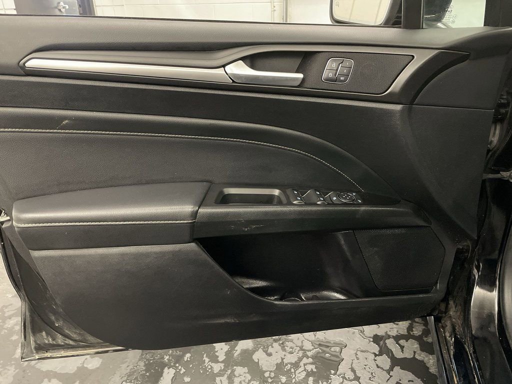 Used 2018 Ford Fusion Titanium image 15