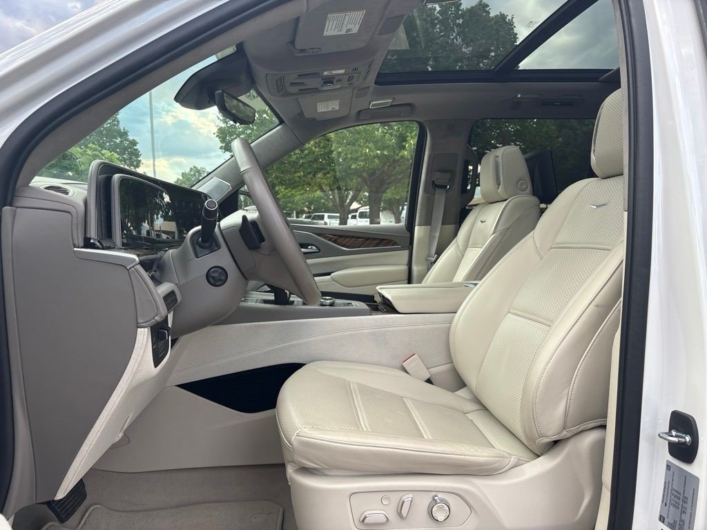 Certified 2023 Cadillac Escalade Premium Luxury Platinum w/ LPO, Radiant Package AWD/4WD image 10