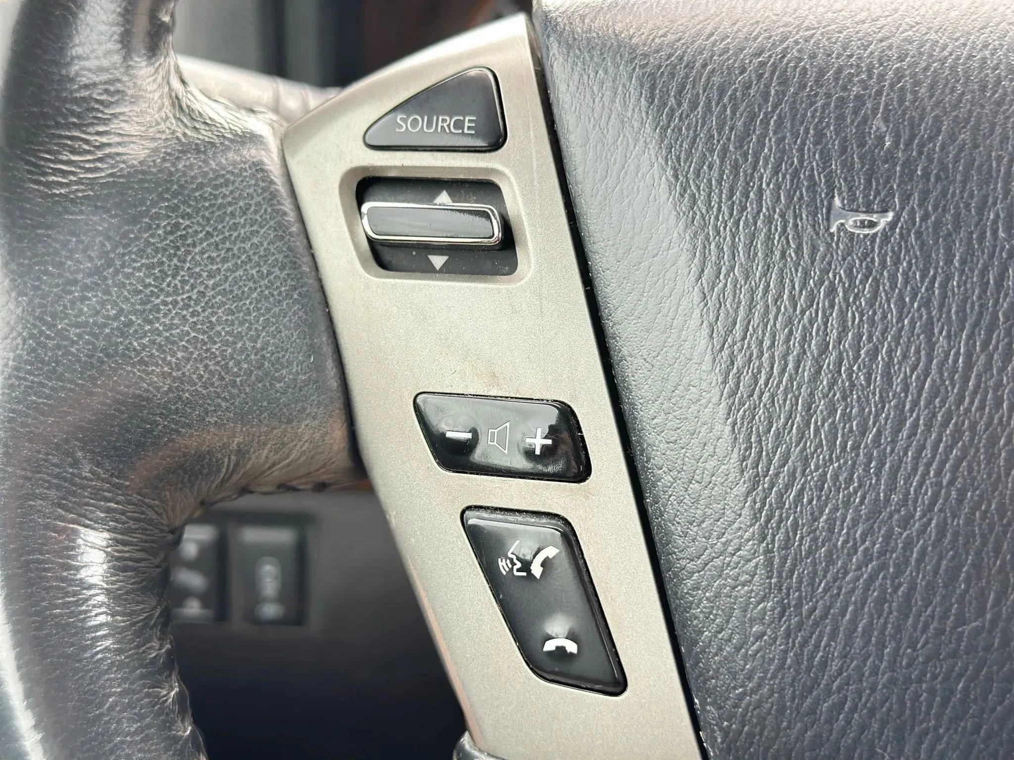 Used 2015 Nissan Armada SL image 40