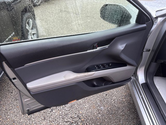 Used 2018 Toyota Camry LE image 8