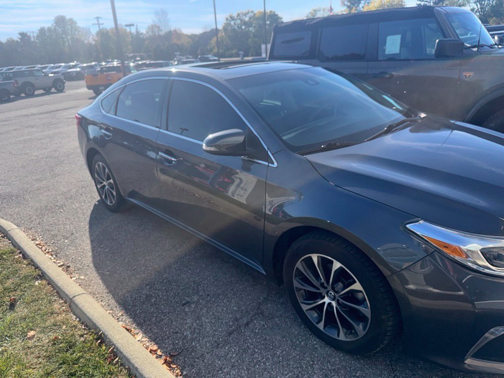 Used 2018 Toyota Avalon XLE Plus w/ Four Season Floor Mat Package FWD image 4