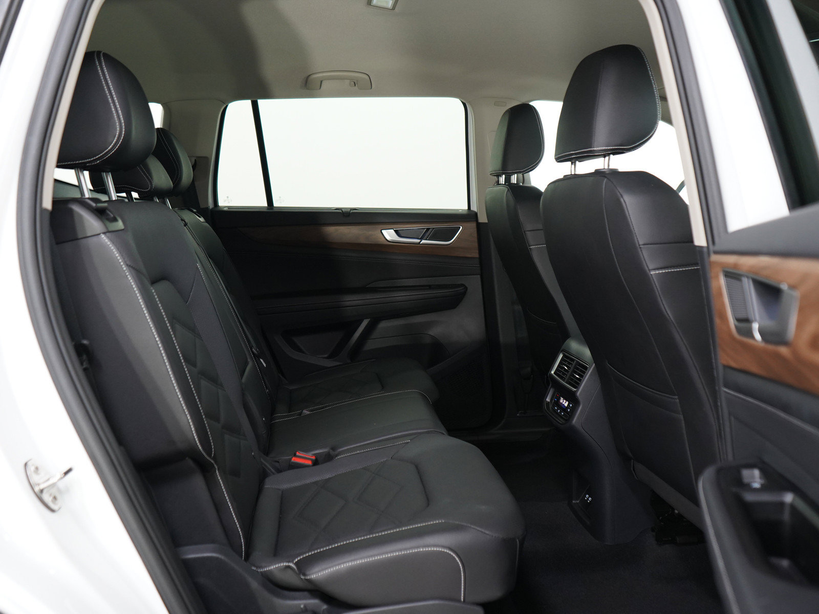 Used 2026 Volkswagen Atlas SE AWD/4WD image 13