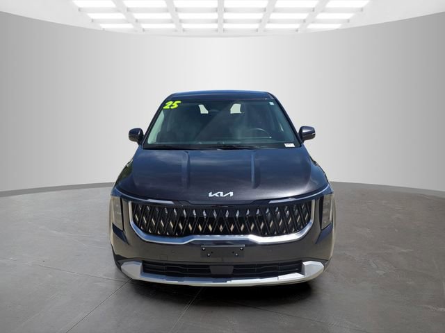 Used 2025 Kia Carnival FWD image 5