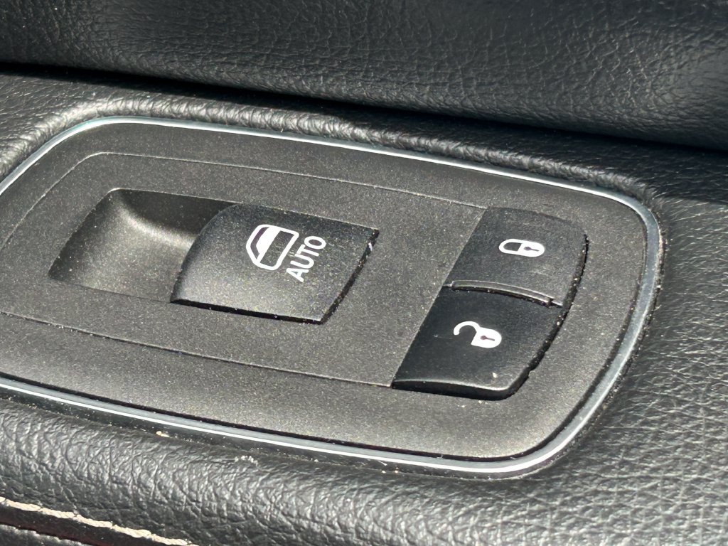Used 2024 RAM 1500 Laramie AWD/4WD image 37