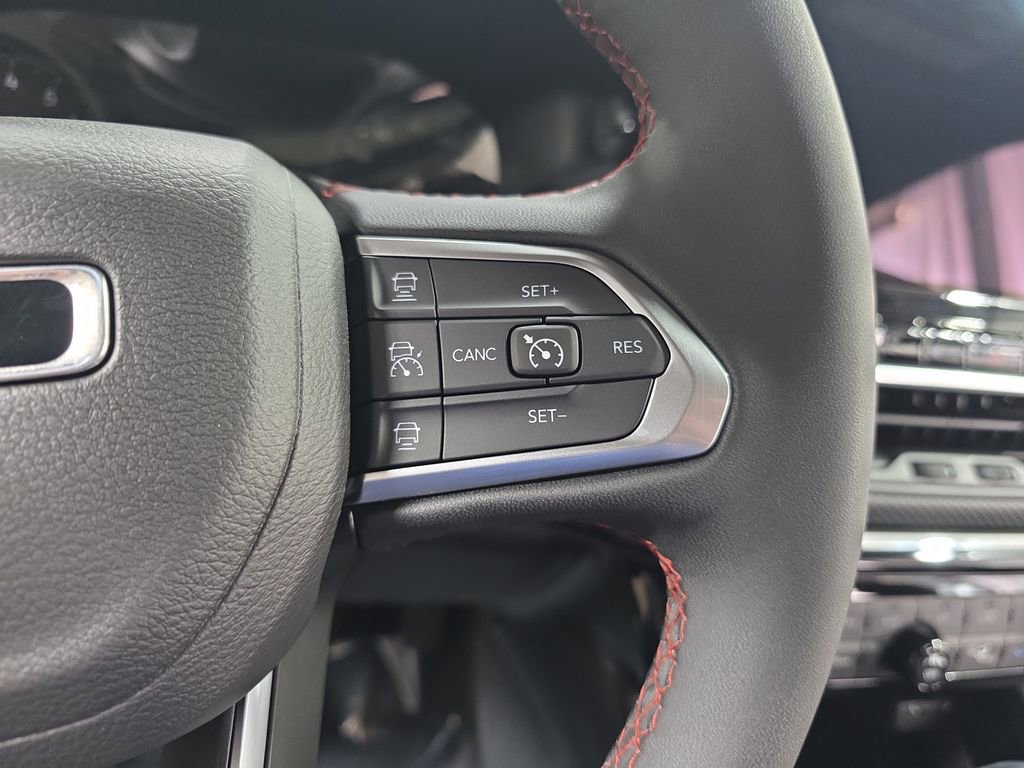 Used 2024 Jeep Compass Trailhawk w/ Trailhawk Convenience Group image 17