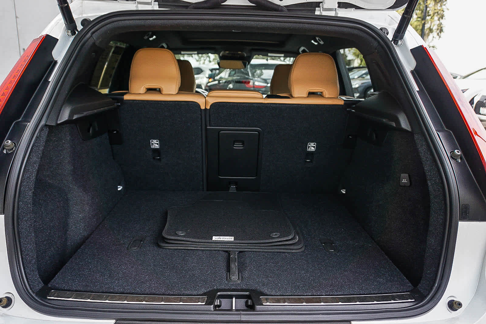 Used 2022 Volvo XC40 T5 Inscription w/ Advanced Package image 31